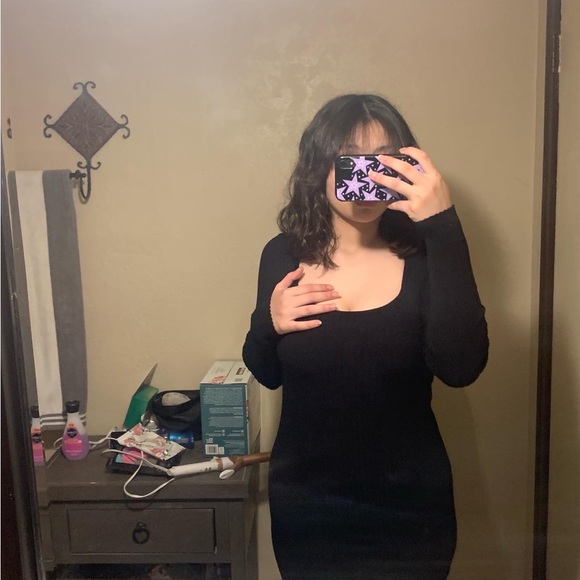 Black Long Sleeve dress, comfy casual and flattering. it is from Forever 21 - Picture 2 of 2